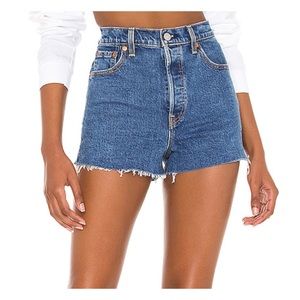 NWT Levi’s High Waisted Shorts 28